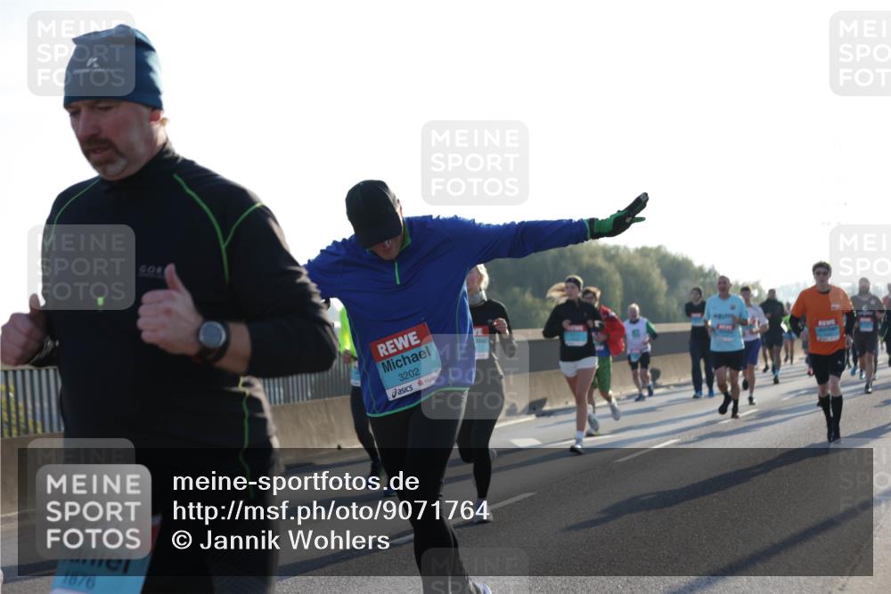 03.10.2025 - Köhlbrandbrückenlauf Jannik Wohlers http://msf.ph/oto/9071764 03.10.2025 09:17:58 Position 3 1876, 3202 meine-sportfotos.de