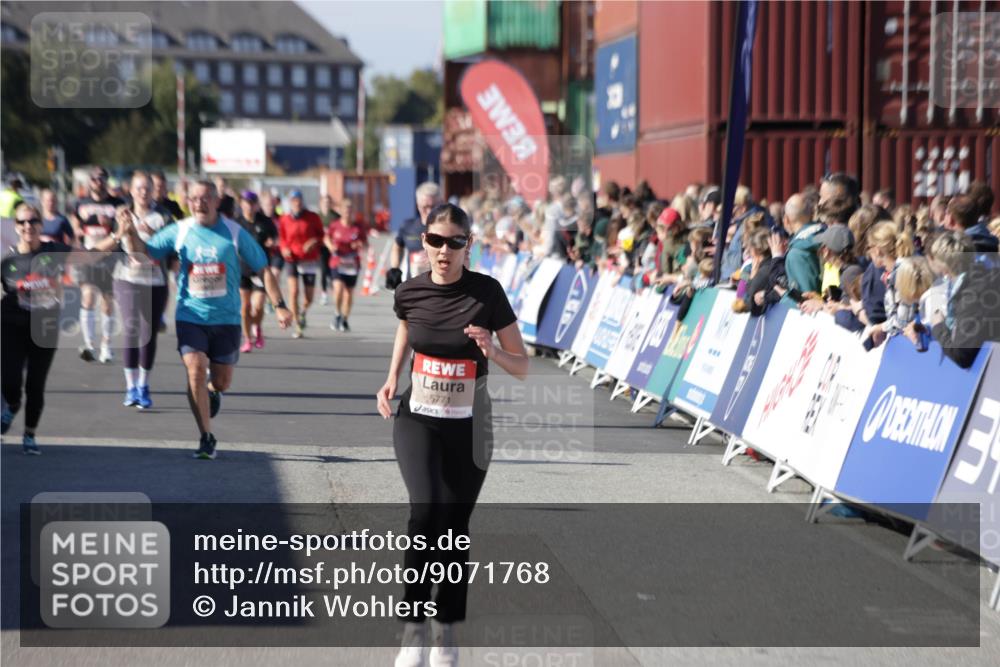 03.10.2025 - Köhlbrandbrückenlauf Jannik Wohlers http://msf.ph/oto/9071768 03.10.2025 13:15:20 Ziel 4031, 4610, 5186, 5771, 6370, 6535, 6591, 6773, 6790 meine-sportfotos.de