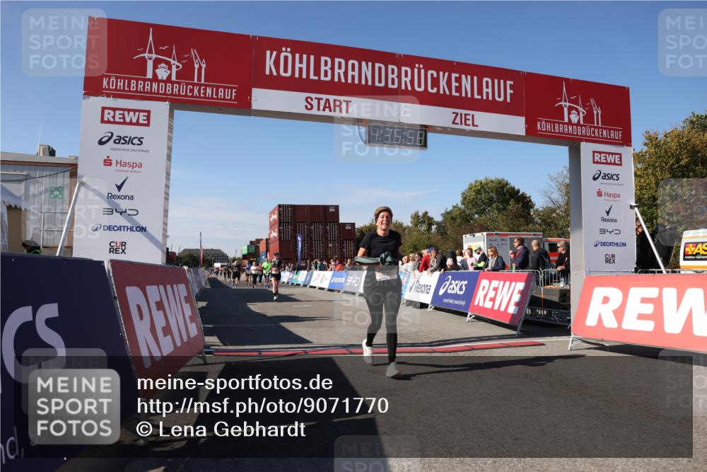 03.10.2025 - Köhlbrandbrückenlauf Lena Gebhardt http://msf.ph/oto/9071770 03.10.2025 13:36:58 Ziel 5287, 5313, 5592, 5808 meine-sportfotos.de