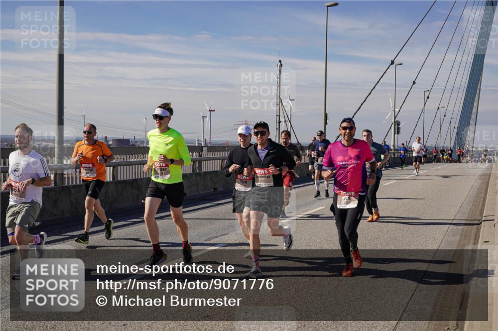03.10.2025 - Köhlbrandbrückenlauf Michael Burmester http://msf.ph/oto/9071776 03.10.2025 12:36:48 Position 2 6520 meine-sportfotos.de