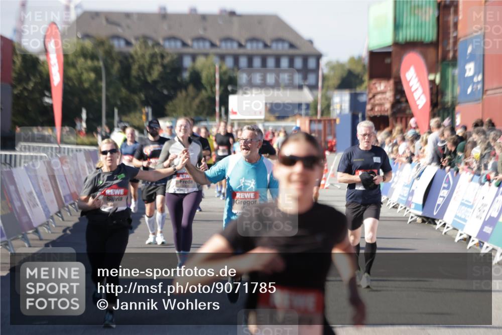 03.10.2025 - Köhlbrandbrückenlauf Jannik Wohlers http://msf.ph/oto/9071785 03.10.2025 13:15:22 Ziel 4031, 4610, 5771, 6535, 6772, 6773, 6790 meine-sportfotos.de