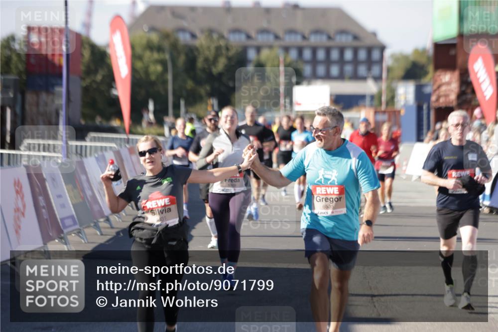 03.10.2025 - Köhlbrandbrückenlauf Jannik Wohlers http://msf.ph/oto/9071799 03.10.2025 13:15:23 Ziel 4031, 4610, 5309, 5771, 6535, 6772, 6773, 6790 meine-sportfotos.de