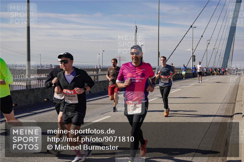 03.10.2025 - Köhlbrandbrückenlauf Michael Burmester http://msf.ph/oto/9071810 03.10.2025 12:36:49 Position 2 6518, 6520, 6408 meine-sportfotos.de