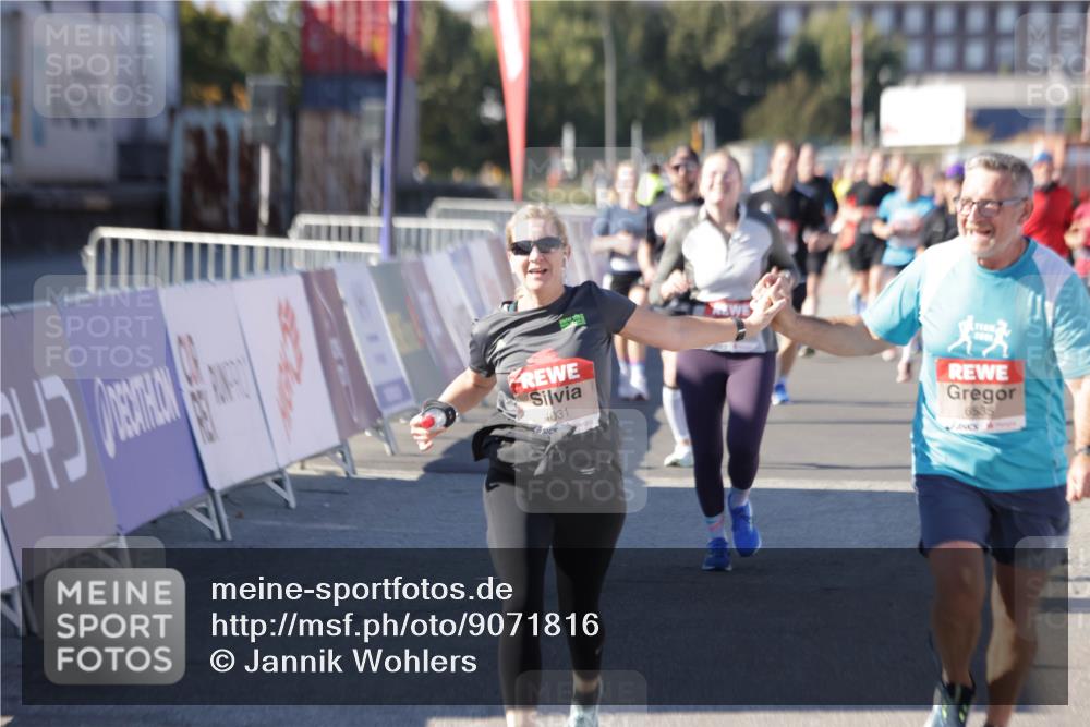 03.10.2025 - Köhlbrandbrückenlauf Jannik Wohlers http://msf.ph/oto/9071816 03.10.2025 13:15:24 Ziel 4031, 4267, 4610, 4962, 5309, 5771, 6535, 6772, 6773, 6790 meine-sportfotos.de
