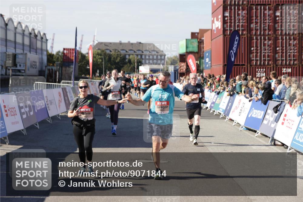 03.10.2025 - Köhlbrandbrückenlauf Jannik Wohlers http://msf.ph/oto/9071844 03.10.2025 13:15:25 Ziel 4031, 4267, 4610, 4962, 5309, 5771, 6019, 6535, 6772, 6773, 6790 meine-sportfotos.de