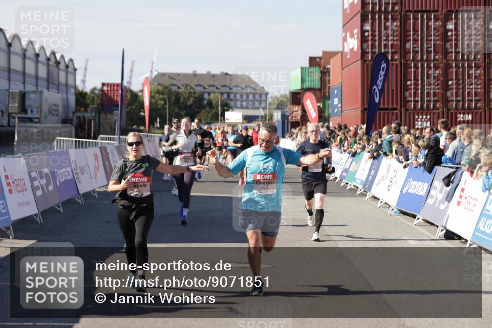 03.10.2025 - Köhlbrandbrückenlauf Jannik Wohlers http://msf.ph/oto/9071851 03.10.2025 13:15:25 Ziel 4031, 4267, 4610, 4962, 5309, 5771, 6019, 6535, 6772, 6773, 6790 meine-sportfotos.de