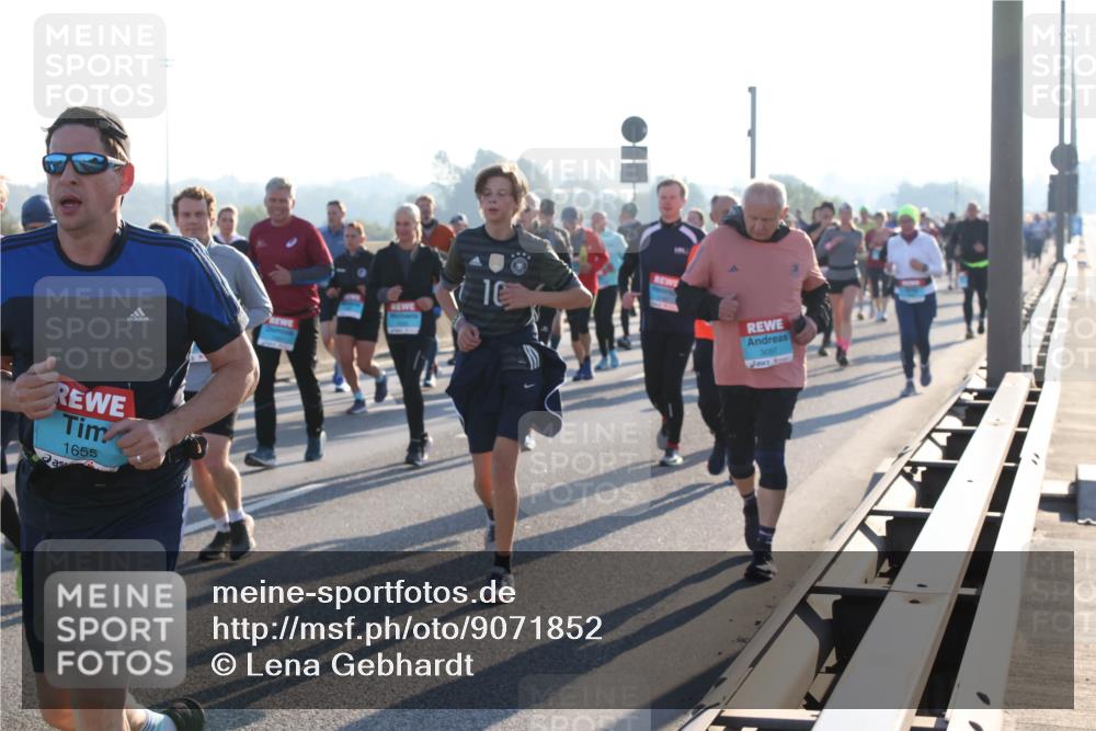 03.10.2025 - Köhlbrandbrückenlauf Lena Gebhardt http://msf.ph/oto/9071852 03.10.2025 09:24:43 Position 1 1655, 3097 meine-sportfotos.de