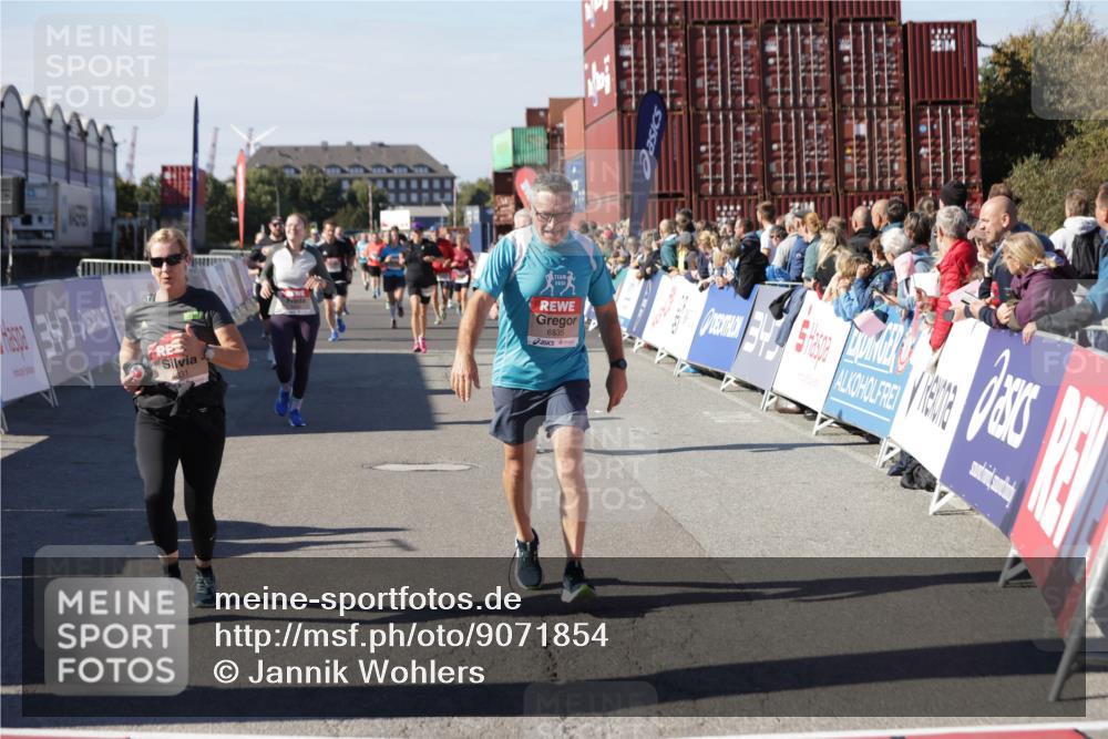 03.10.2025 - Köhlbrandbrückenlauf Jannik Wohlers http://msf.ph/oto/9071854 03.10.2025 13:15:26 Ziel 4031, 4267, 4610, 4958, 4962, 5309, 5771, 6019, 6535, 6772, 6773, 6790 meine-sportfotos.de