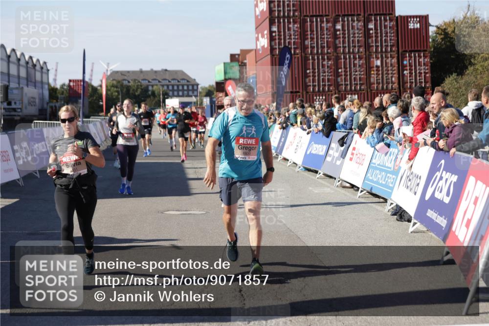 03.10.2025 - Köhlbrandbrückenlauf Jannik Wohlers http://msf.ph/oto/9071857 03.10.2025 13:15:26 Ziel 4031, 4267, 4610, 4958, 4962, 5309, 5771, 6019, 6535, 6772, 6773, 6790 meine-sportfotos.de