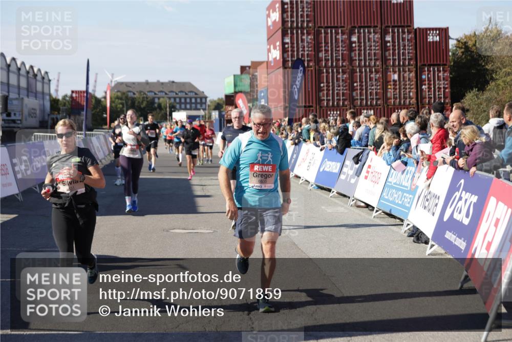 03.10.2025 - Köhlbrandbrückenlauf Jannik Wohlers http://msf.ph/oto/9071859 03.10.2025 13:15:26 Ziel 4031, 4267, 4610, 4958, 4962, 5309, 5771, 6019, 6535, 6772, 6773, 6790 meine-sportfotos.de