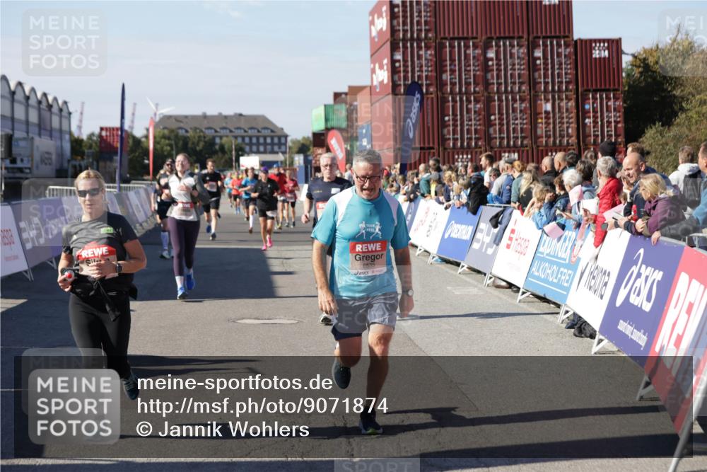 03.10.2025 - Köhlbrandbrückenlauf Jannik Wohlers http://msf.ph/oto/9071874 03.10.2025 13:15:26 Ziel 4031, 4267, 4610, 4958, 4962, 5309, 5771, 6019, 6535, 6772, 6773, 6790 meine-sportfotos.de
