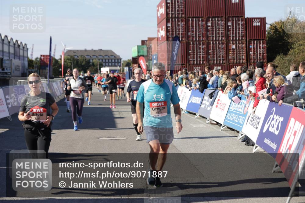 03.10.2025 - Köhlbrandbrückenlauf Jannik Wohlers http://msf.ph/oto/9071887 03.10.2025 13:15:26 Ziel 4031, 4267, 4610, 4958, 4962, 5309, 5771, 6019, 6535, 6772, 6773, 6790 meine-sportfotos.de