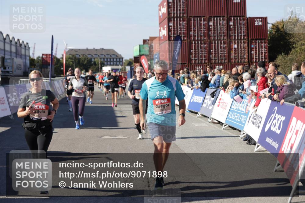 03.10.2025 - Köhlbrandbrückenlauf Jannik Wohlers http://msf.ph/oto/9071898 03.10.2025 13:15:26 Ziel 4031, 4267, 4610, 4958, 4962, 5309, 5771, 6019, 6535, 6772, 6773, 6790 meine-sportfotos.de