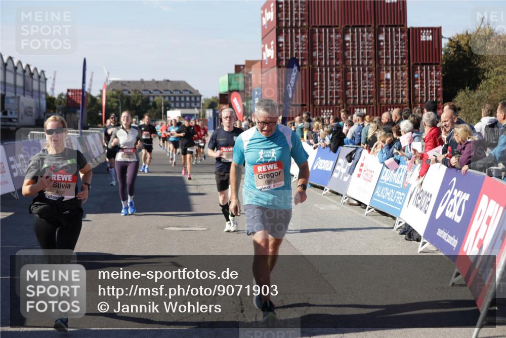 03.10.2025 - Köhlbrandbrückenlauf Jannik Wohlers http://msf.ph/oto/9071903 03.10.2025 13:15:26 Ziel 4031, 4267, 4610, 4958, 4962, 5309, 5771, 6019, 6535, 6772, 6773, 6790 meine-sportfotos.de