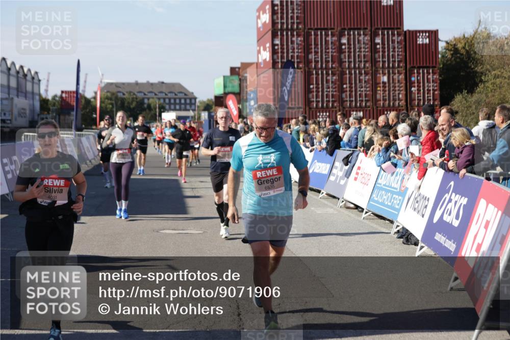 03.10.2025 - Köhlbrandbrückenlauf Jannik Wohlers http://msf.ph/oto/9071906 03.10.2025 13:15:26 Ziel 4031, 4267, 4610, 4958, 4962, 5309, 5771, 6019, 6535, 6772, 6773, 6790 meine-sportfotos.de