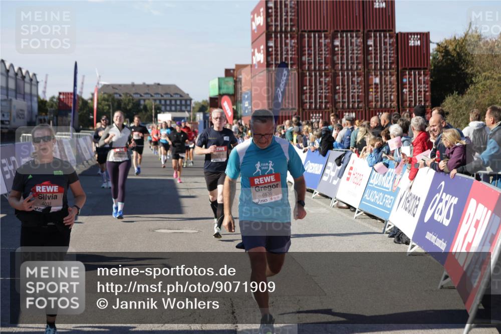 03.10.2025 - Köhlbrandbrückenlauf Jannik Wohlers http://msf.ph/oto/9071909 03.10.2025 13:15:26 Ziel 4031, 4267, 4610, 4958, 4962, 5309, 5771, 6019, 6535, 6772, 6773, 6790 meine-sportfotos.de