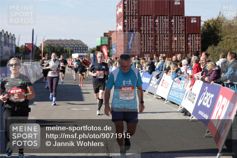 03.10.2025 - Köhlbrandbrückenlauf Jannik Wohlers http://msf.ph/oto/9071915 03.10.2025 13:15:26 Ziel 4031, 4267, 4610, 4958, 4962, 5309, 5771, 6019, 6535, 6772, 6773, 6790 meine-sportfotos.de