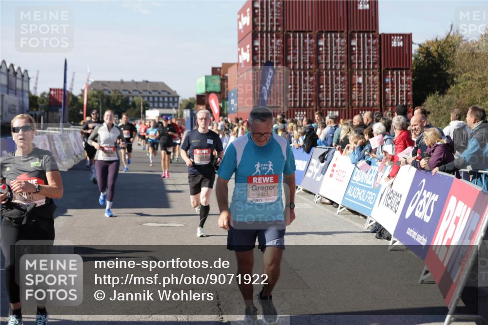 03.10.2025 - Köhlbrandbrückenlauf Jannik Wohlers http://msf.ph/oto/9071922 03.10.2025 13:15:26 Ziel 4031, 4267, 4610, 4958, 4962, 5309, 5771, 6019, 6535, 6772, 6773, 6790 meine-sportfotos.de