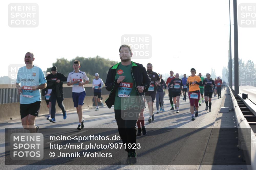 03.10.2025 - Köhlbrandbrückenlauf Jannik Wohlers http://msf.ph/oto/9071923 03.10.2025 09:18:02 Position 3 3128, 1534 meine-sportfotos.de