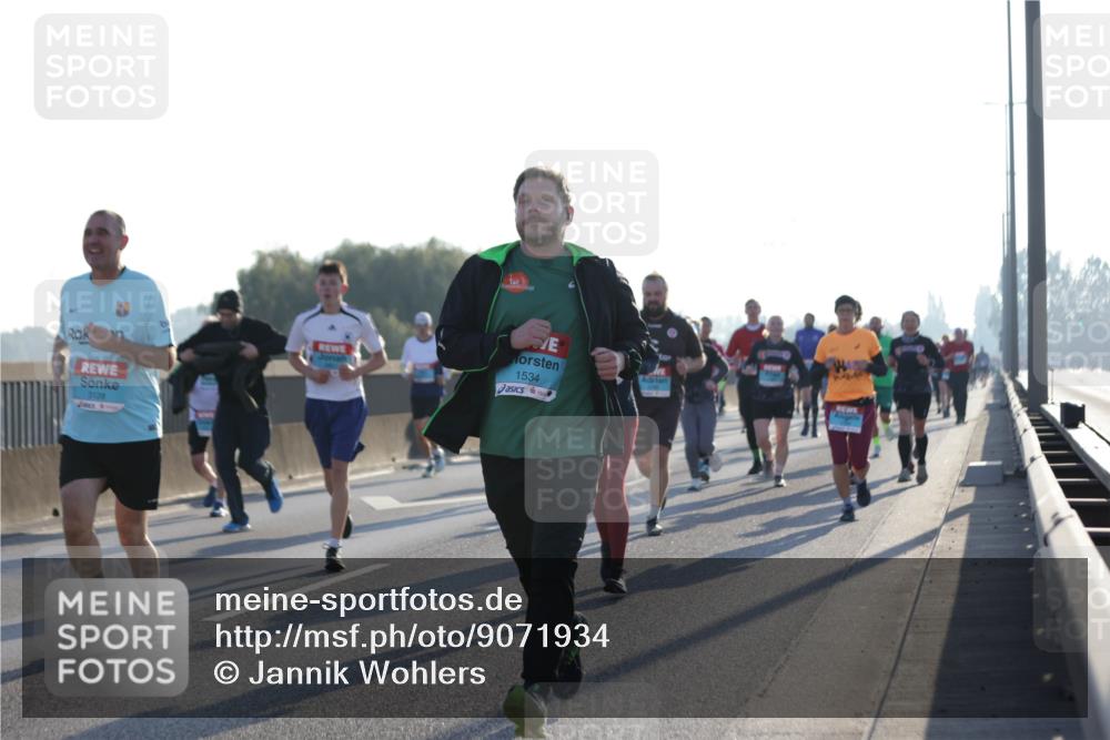 03.10.2025 - Köhlbrandbrückenlauf Jannik Wohlers http://msf.ph/oto/9071934 03.10.2025 09:18:02 Position 3 3128, 1534 meine-sportfotos.de