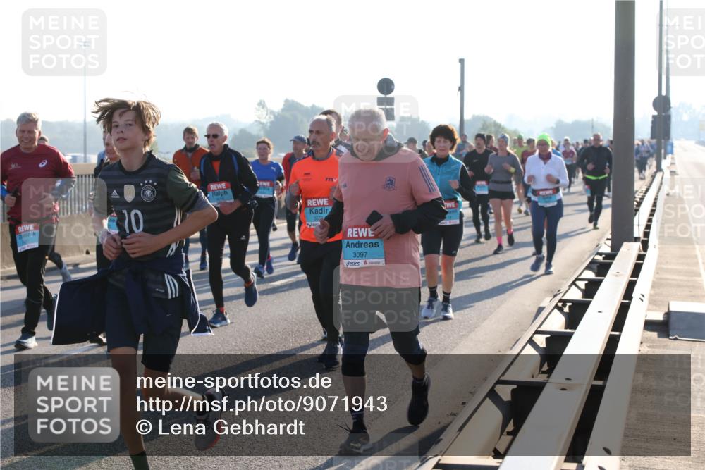 03.10.2025 - Köhlbrandbrückenlauf Lena Gebhardt http://msf.ph/oto/9071943 03.10.2025 09:24:44 Position 1 10, 3579, 3097 meine-sportfotos.de