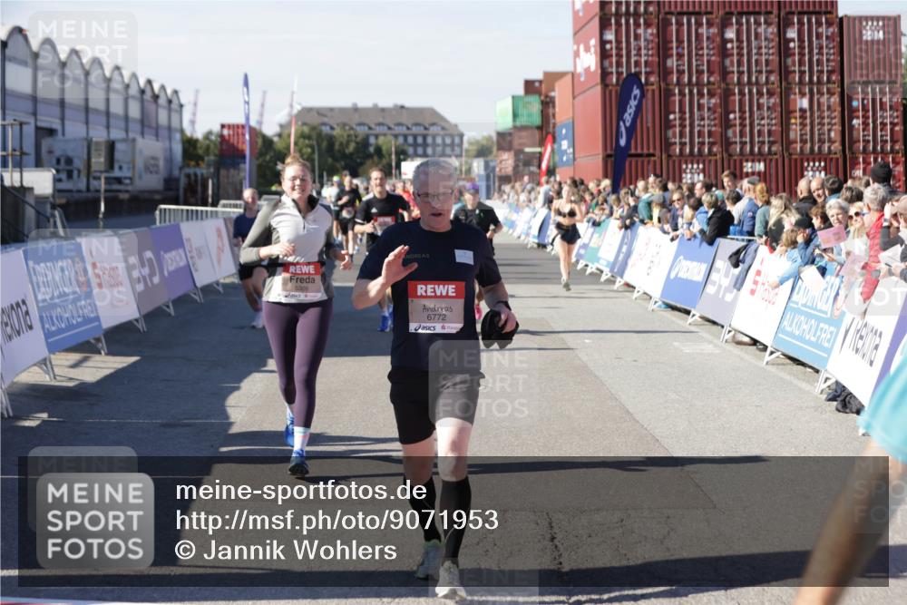 03.10.2025 - Köhlbrandbrückenlauf Jannik Wohlers http://msf.ph/oto/9071953 03.10.2025 13:15:29 Ziel 4031, 4267, 4610, 4797, 4871, 4958, 4962, 5309, 5771, 6019, 6535, 6772, 6790 meine-sportfotos.de