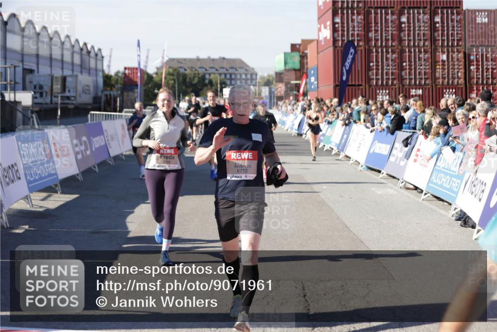 03.10.2025 - Köhlbrandbrückenlauf Jannik Wohlers http://msf.ph/oto/9071961 03.10.2025 13:15:29 Ziel 4031, 4267, 4610, 4797, 4871, 4958, 4962, 5309, 5771, 6019, 6535, 6772, 6790 meine-sportfotos.de