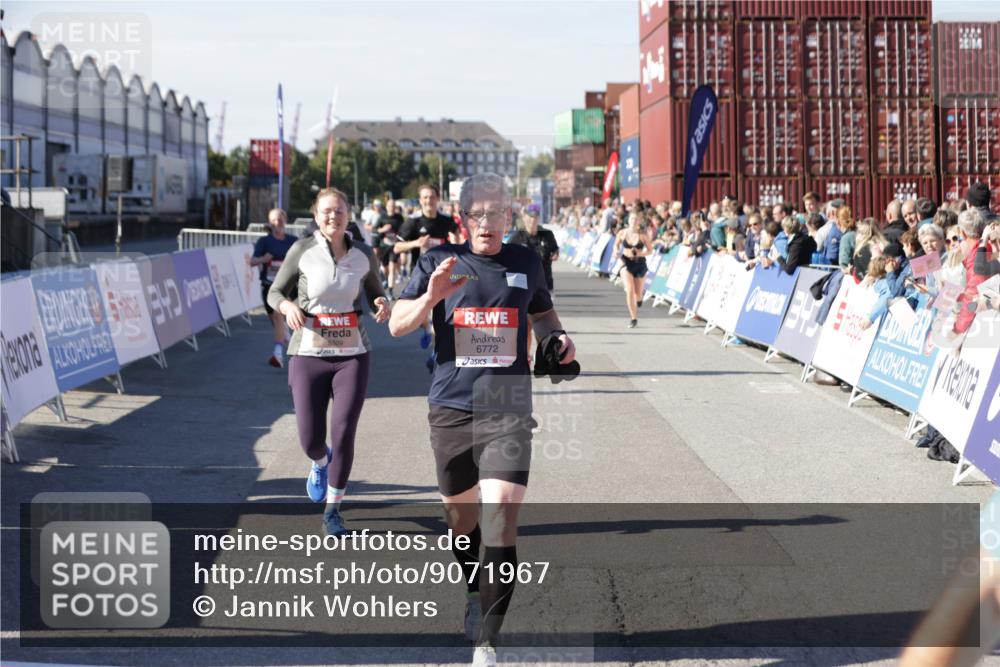 03.10.2025 - Köhlbrandbrückenlauf Jannik Wohlers http://msf.ph/oto/9071967 03.10.2025 13:15:29 Ziel 4031, 4267, 4610, 4797, 4871, 4958, 4962, 5309, 5771, 6019, 6535, 6772, 6790 meine-sportfotos.de