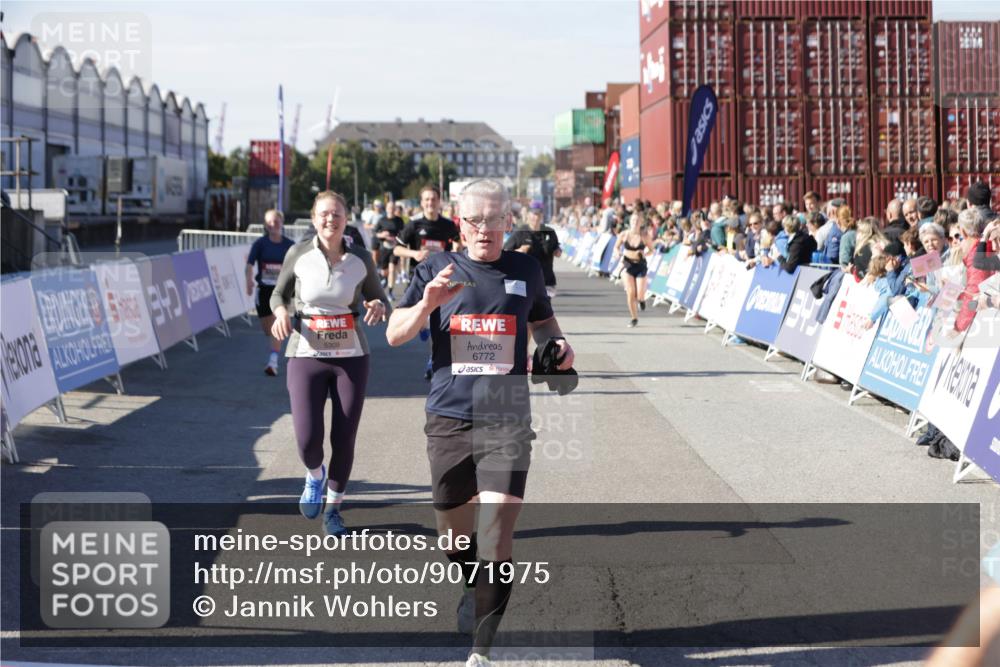 03.10.2025 - Köhlbrandbrückenlauf Jannik Wohlers http://msf.ph/oto/9071975 03.10.2025 13:15:29 Ziel 4031, 4267, 4610, 4797, 4871, 4958, 4962, 5309, 5771, 6019, 6535, 6772, 6790 meine-sportfotos.de