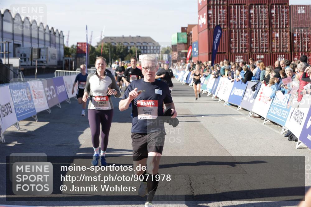 03.10.2025 - Köhlbrandbrückenlauf Jannik Wohlers http://msf.ph/oto/9071978 03.10.2025 13:15:29 Ziel 4031, 4267, 4610, 4797, 4871, 4958, 4962, 5309, 5771, 6019, 6535, 6772, 6790 meine-sportfotos.de