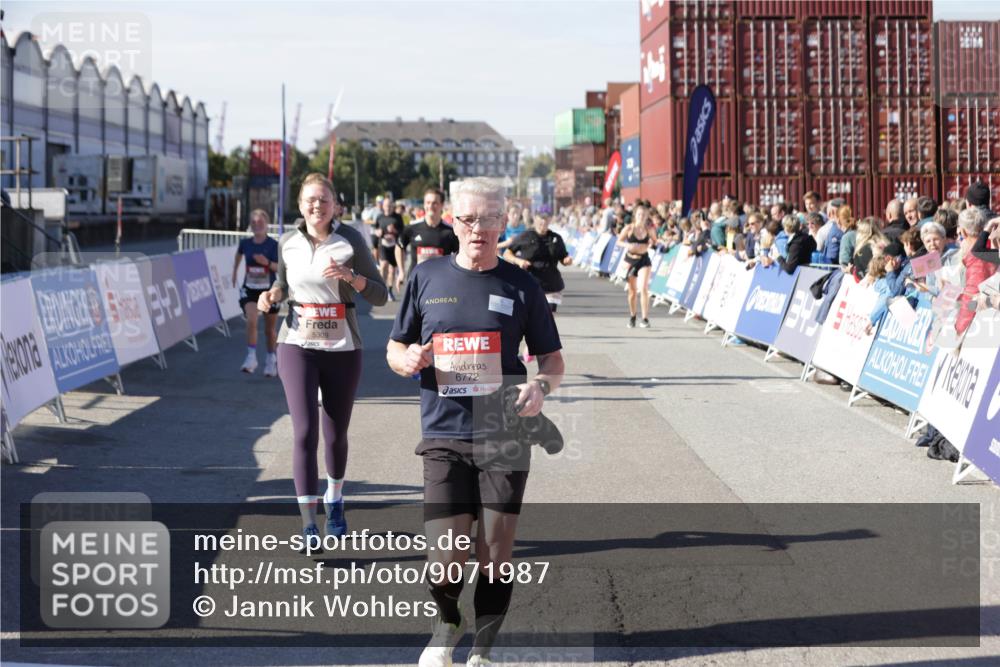 03.10.2025 - Köhlbrandbrückenlauf Jannik Wohlers http://msf.ph/oto/9071987 03.10.2025 13:15:29 Ziel 4031, 4267, 4610, 4797, 4871, 4958, 4962, 5309, 5771, 6019, 6535, 6772, 6790 meine-sportfotos.de