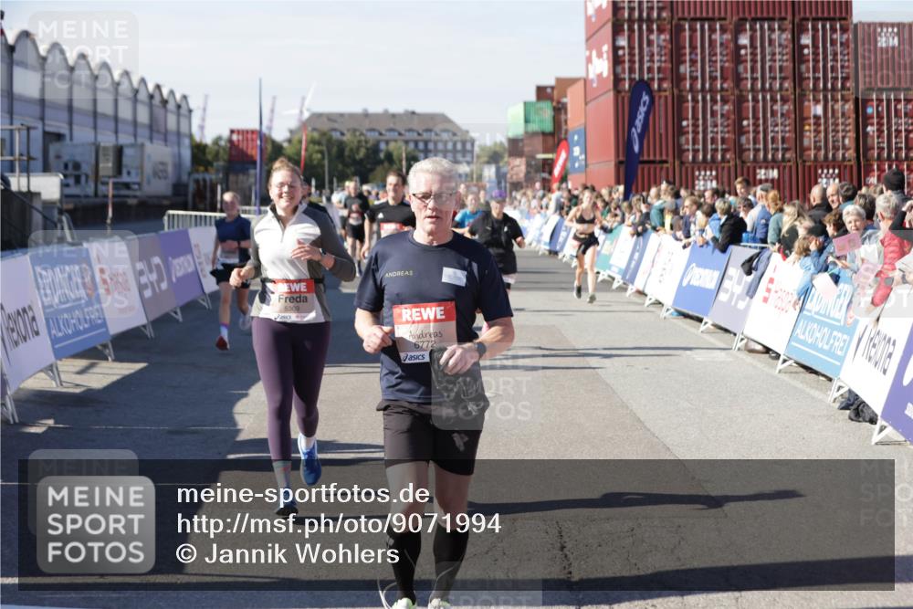 03.10.2025 - Köhlbrandbrückenlauf Jannik Wohlers http://msf.ph/oto/9071994 03.10.2025 13:15:29 Ziel 4031, 4267, 4610, 4797, 4871, 4958, 4962, 5309, 5771, 6019, 6535, 6772, 6790 meine-sportfotos.de