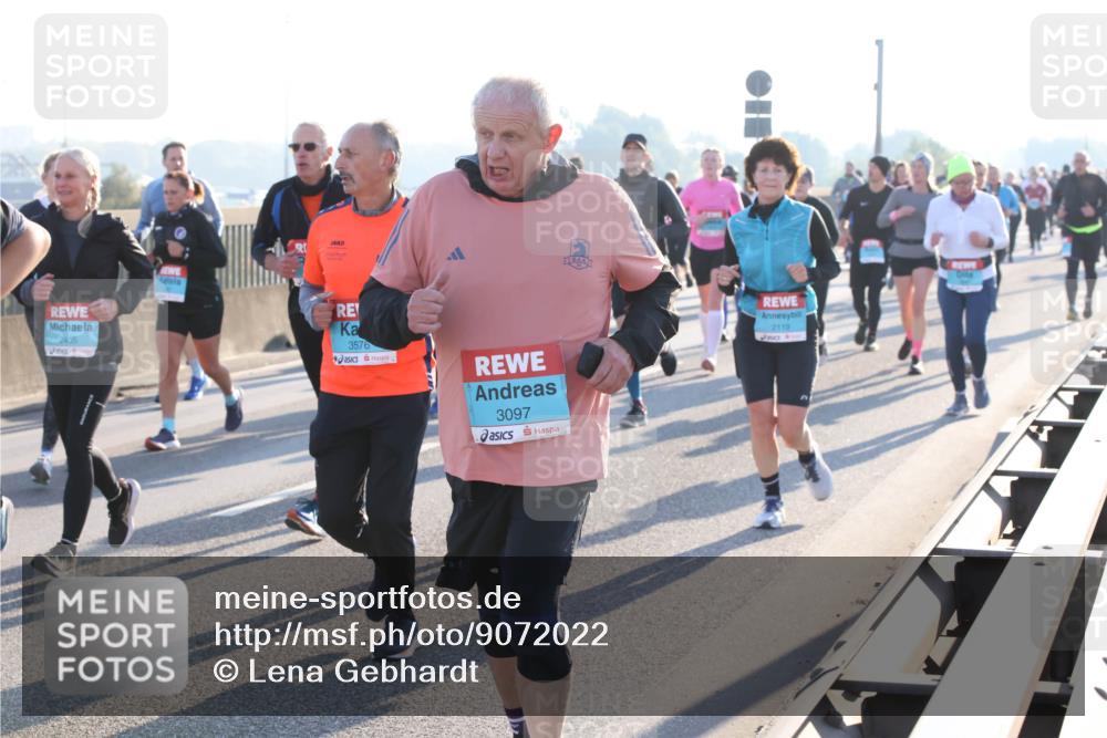 03.10.2025 - Köhlbrandbrückenlauf Lena Gebhardt http://msf.ph/oto/9072022 03.10.2025 09:24:45 Position 1 2435, 3576, 3097, 2119 meine-sportfotos.de