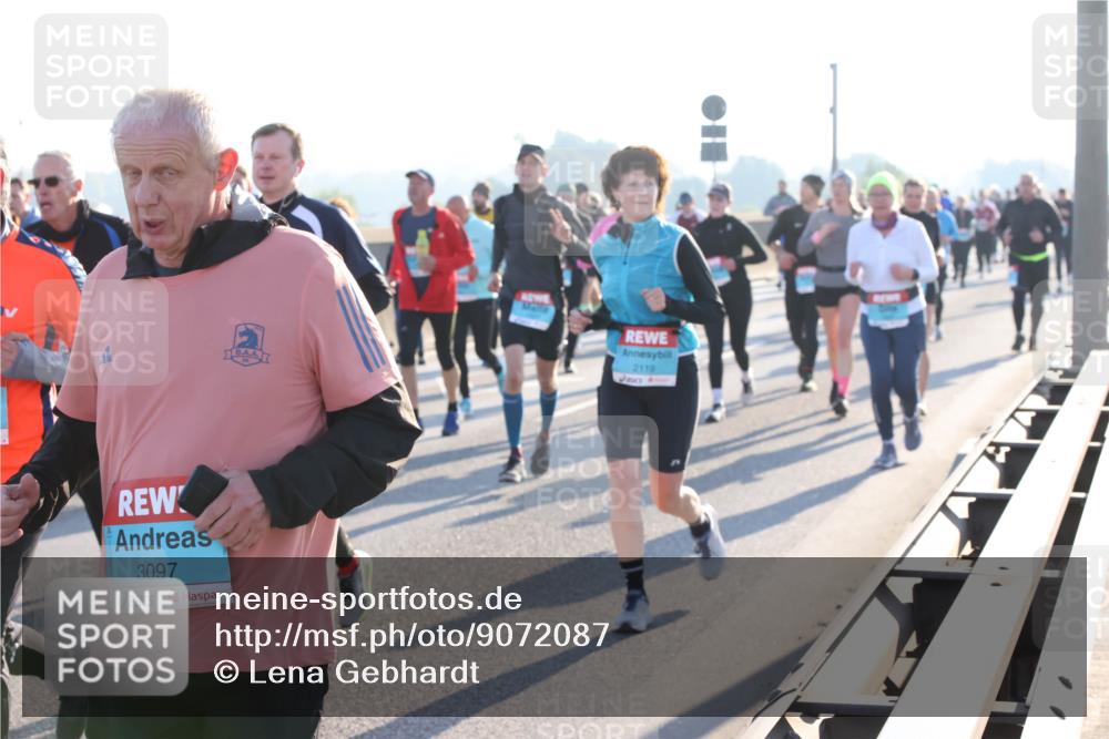 03.10.2025 - Köhlbrandbrückenlauf Lena Gebhardt http://msf.ph/oto/9072087 03.10.2025 09:24:45 Position 1 3097, 2119 meine-sportfotos.de