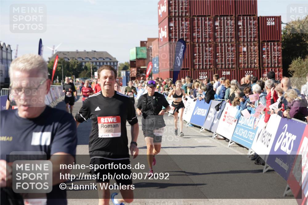 03.10.2025 - Köhlbrandbrückenlauf Jannik Wohlers http://msf.ph/oto/9072092 03.10.2025 13:15:31 Ziel 4031, 4267, 4399, 4577, 4678, 4704, 4797, 4871, 4958, 4962, 5309, 5771, 6019, 6535, 6772 meine-sportfotos.de