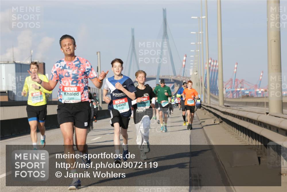 03.10.2025 - Köhlbrandbrückenlauf Jannik Wohlers http://msf.ph/oto/9072119 03.10.2025 09:49:59 Position 3 1111, 1039, 3196, 1173 meine-sportfotos.de