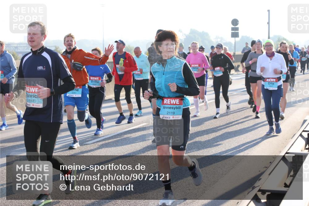 03.10.2025 - Köhlbrandbrückenlauf Lena Gebhardt http://msf.ph/oto/9072121 03.10.2025 09:24:46 Position 1 3147, 3281, 2119, 1847 meine-sportfotos.de