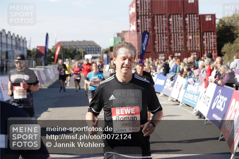03.10.2025 - Köhlbrandbrückenlauf Jannik Wohlers http://msf.ph/oto/9072124 03.10.2025 13:15:32 Ziel 4031, 4267, 4399, 4577, 4678, 4704, 4797, 4803, 4871, 4958, 4962, 5309, 5771, 6019, 6535, 6772 meine-sportfotos.de