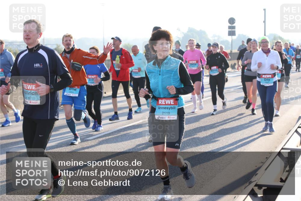 03.10.2025 - Köhlbrandbrückenlauf Lena Gebhardt http://msf.ph/oto/9072126 03.10.2025 09:24:46 Position 1 3147, 3281, 2119, 1847 meine-sportfotos.de