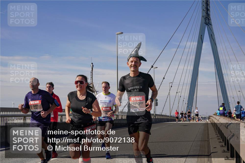 03.10.2025 - Köhlbrandbrückenlauf Michael Burmester http://msf.ph/oto/9072138 03.10.2025 12:37:08 Position 2 4099, 5898, 6417 meine-sportfotos.de