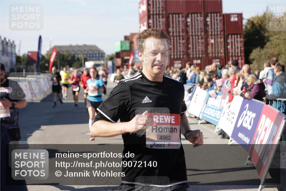 03.10.2025 - Köhlbrandbrückenlauf Jannik Wohlers http://msf.ph/oto/9072140 03.10.2025 13:15:32 Ziel 4031, 4267, 4399, 4577, 4678, 4704, 4797, 4803, 4871, 4958, 4962, 5309, 5771, 6019, 6535, 6772 meine-sportfotos.de