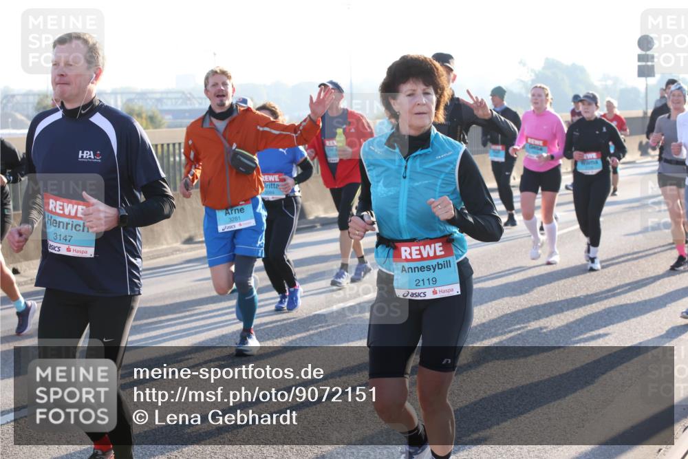 03.10.2025 - Köhlbrandbrückenlauf Lena Gebhardt http://msf.ph/oto/9072151 03.10.2025 09:24:46 Position 1 3147, 3281, 2119 meine-sportfotos.de
