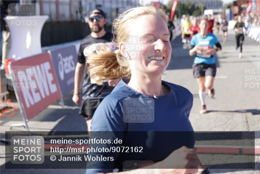 03.10.2025 - Köhlbrandbrückenlauf Jannik Wohlers http://msf.ph/oto/9072162 03.10.2025 13:15:33 Ziel 4031, 4267, 4399, 4421, 4577, 4678, 4704, 4797, 4803, 4871, 4958, 4962, 5309, 6019, 6535, 6772 meine-sportfotos.de