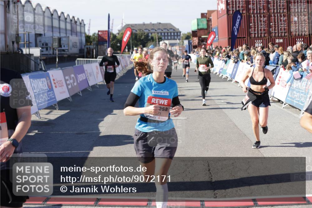 03.10.2025 - Köhlbrandbrückenlauf Jannik Wohlers http://msf.ph/oto/9072171 03.10.2025 13:15:34 Ziel 4031, 4267, 4399, 4421, 4577, 4678, 4704, 4797, 4803, 4871, 4958, 4962, 5309, 5942, 6019, 6535, 6772 meine-sportfotos.de