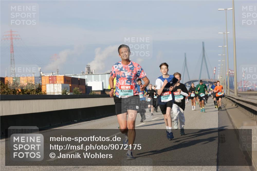 03.10.2025 - Köhlbrandbrückenlauf Jannik Wohlers http://msf.ph/oto/9072175 03.10.2025 09:50:00 Position 3 1039, 3196, 1173 meine-sportfotos.de