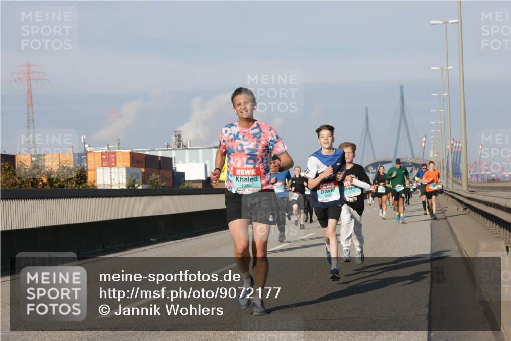 03.10.2025 - Köhlbrandbrückenlauf Jannik Wohlers http://msf.ph/oto/9072177 03.10.2025 09:50:00 Position 3 1039, 3196, 1173 meine-sportfotos.de