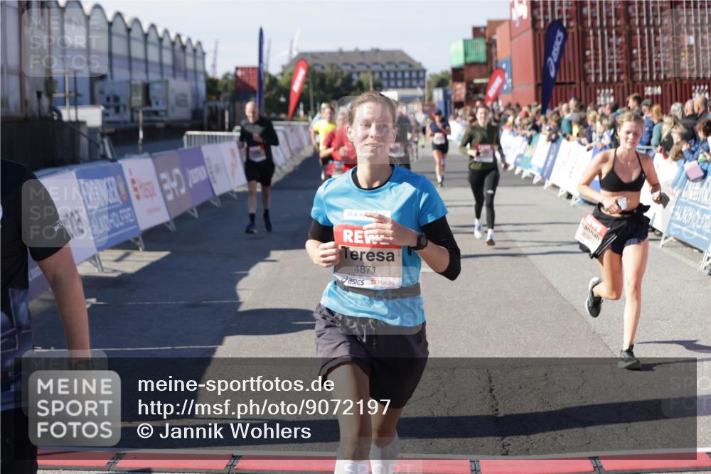 03.10.2025 - Köhlbrandbrückenlauf Jannik Wohlers http://msf.ph/oto/9072197 03.10.2025 13:15:34 Ziel 4031, 4267, 4399, 4421, 4577, 4678, 4704, 4797, 4803, 4871, 4958, 4962, 5309, 5942, 6019, 6535, 6772 meine-sportfotos.de