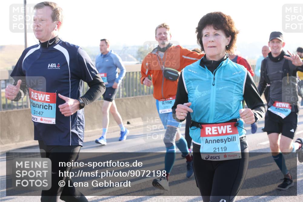 03.10.2025 - Köhlbrandbrückenlauf Lena Gebhardt http://msf.ph/oto/9072198 03.10.2025 09:24:47 Position 1 3147, 3281, 2119 meine-sportfotos.de