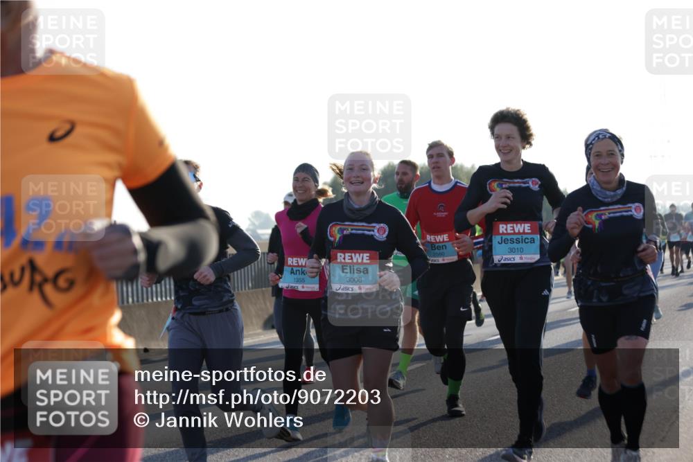 03.10.2025 - Köhlbrandbrückenlauf Jannik Wohlers http://msf.ph/oto/9072203 03.10.2025 09:18:07 Position 3 12, 1355, 3006, 2560, 3010 meine-sportfotos.de