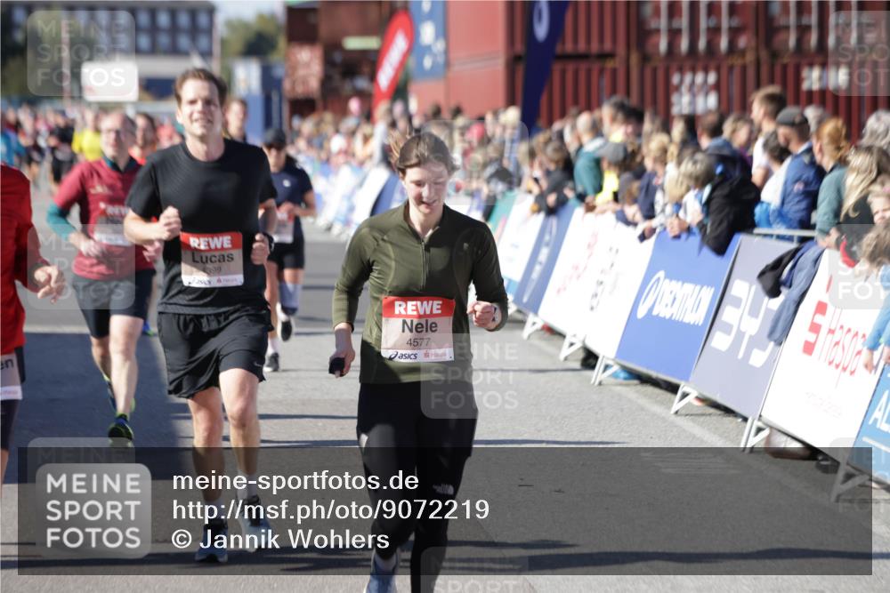 03.10.2025 - Köhlbrandbrückenlauf Jannik Wohlers http://msf.ph/oto/9072219 03.10.2025 13:15:36 Ziel 4031, 4210, 4267, 4399, 4421, 4577, 4604, 4678, 4704, 4797, 4803, 4871, 4958, 4962, 5309, 5768, 5942, 6019, 6535, 6772 meine-sportfotos.de